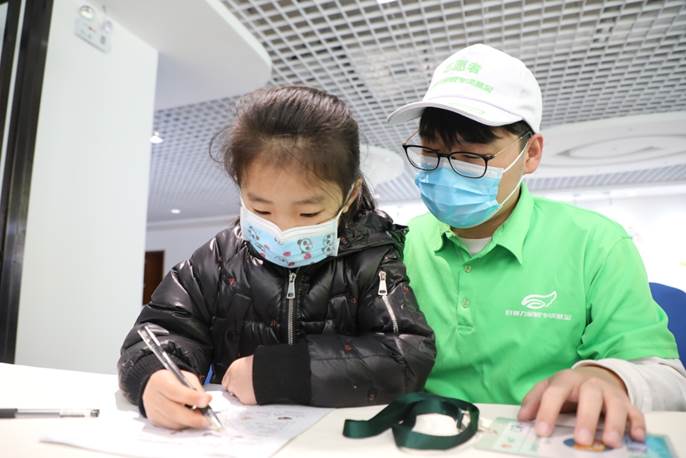 科學(xué)防控近視，共筑光明未來(lái)|科普公益活動(dòng)走進(jìn)溫醫(yī)大眼健康科普館鄭州分館